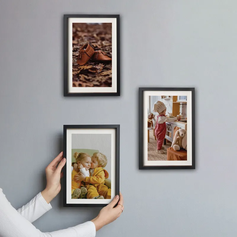 3pcs Self Adhesive Black Photo Frame Set with Mat Bordered Photo Prints