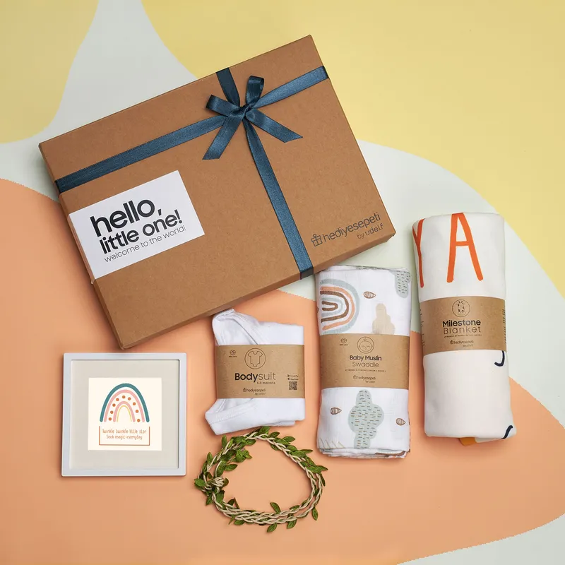 Customized Baby Gift Box with Photo Shoot Blanket