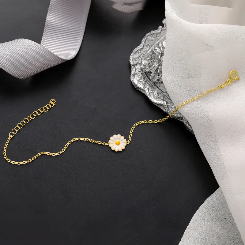 Daisy Pendant Gold Plated Bracelet