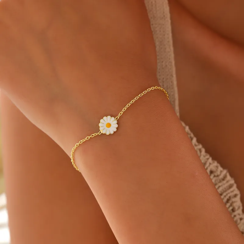 Daisy Pendant Gold Plated Bracelet