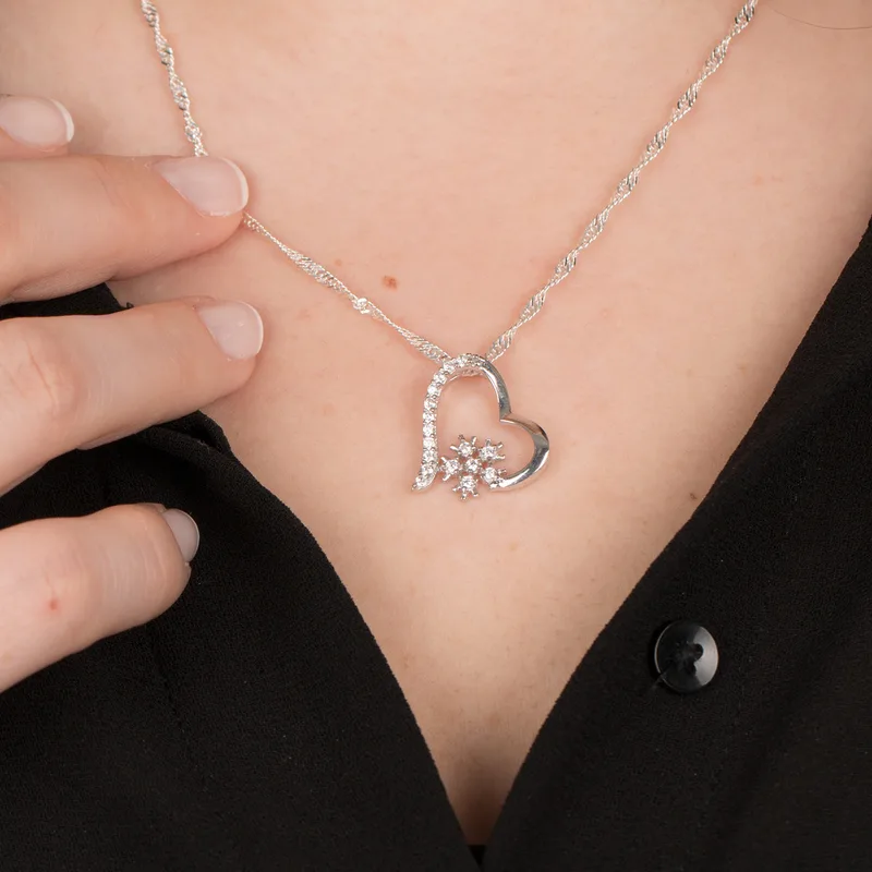 Elegant Zircon Snowflake Heart Necklace for Her