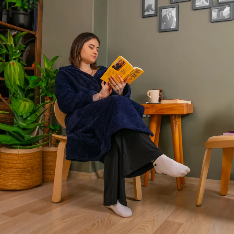 Hooded Wearable Fleece Blanket with Belt