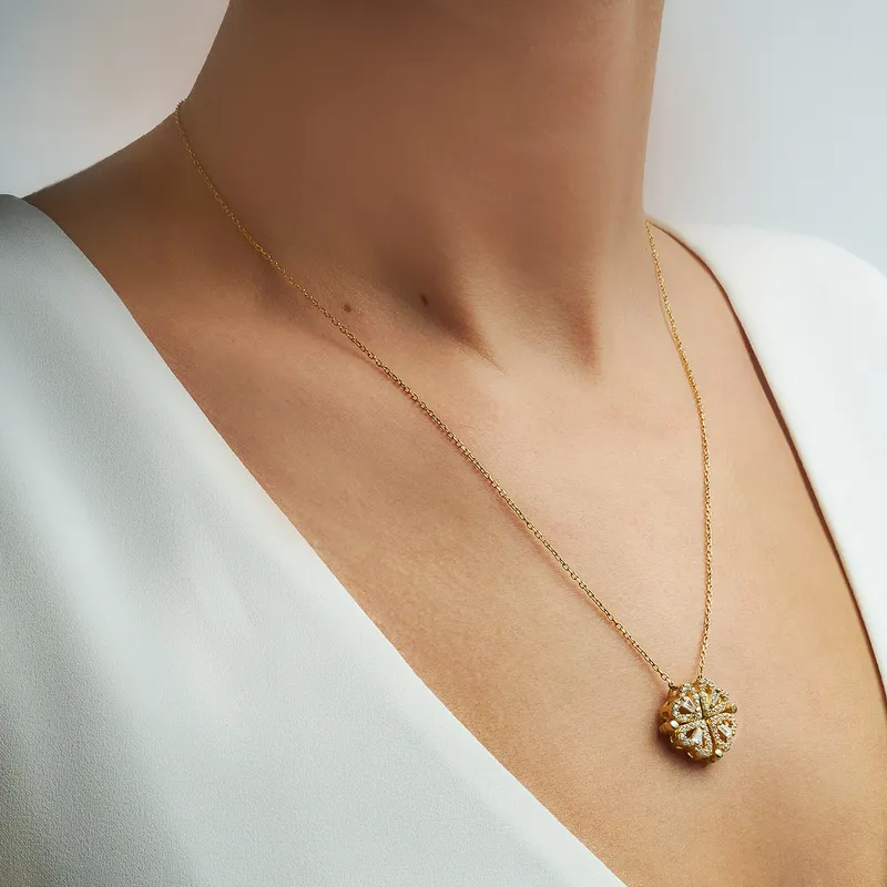 Magnetic Daisy Silver Necklace for Women