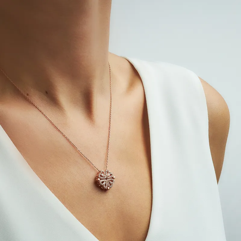 Magnetic Daisy Silver Necklace for Women