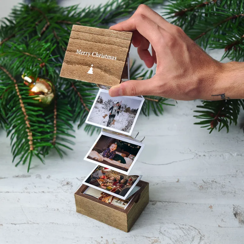Minimalist Christmas Gift for Loved One: 14-Photo Accordion Box