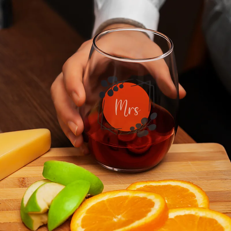 Mr. & Mrs. Wine Glass Set
