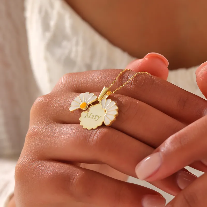 Personalised Daisy Pop-Up Necklace in Gold Plating