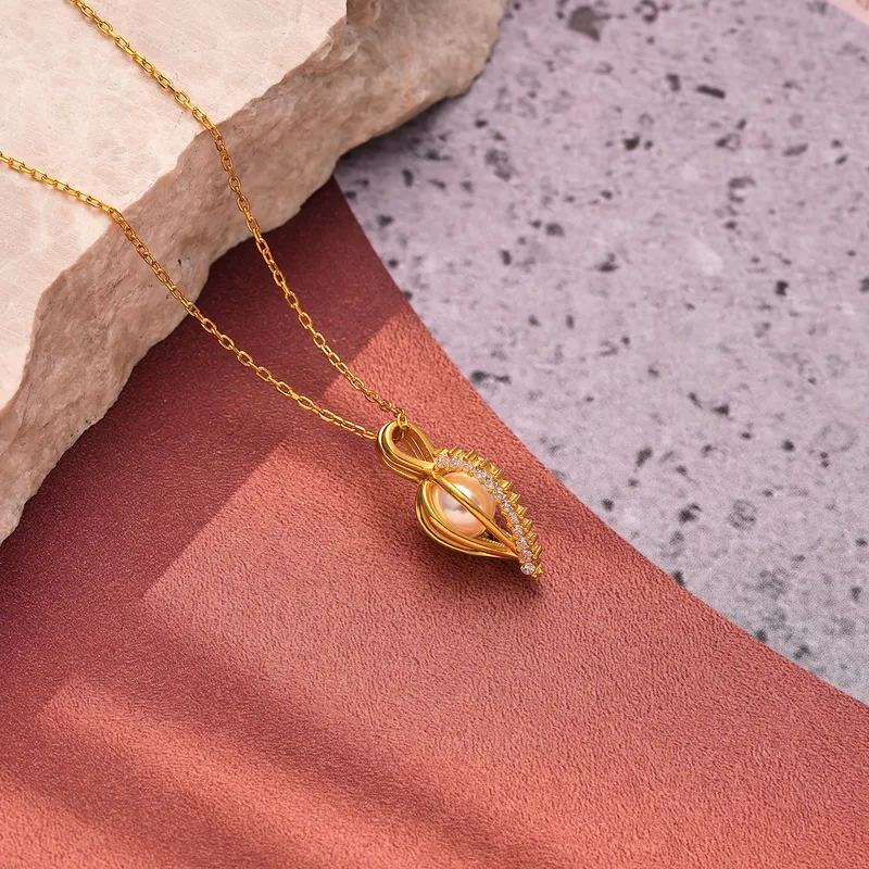 Elegant Gold-Plated Zirconia Pearl Necklace for Her