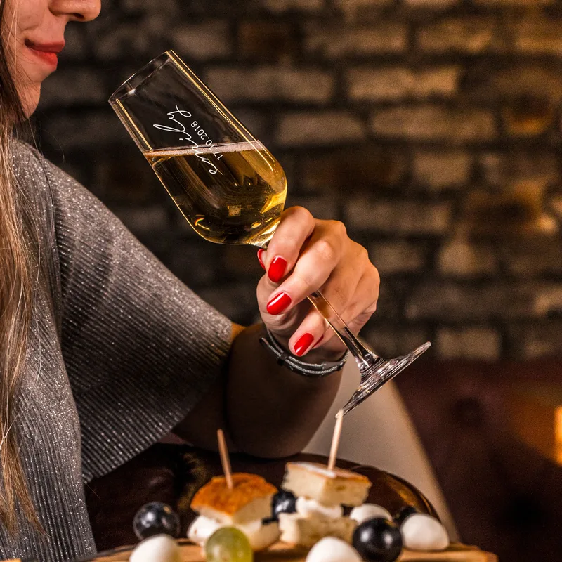 Personalised Engraved Champagne Flutes for Special Occasions