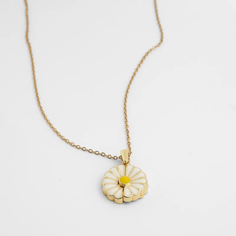 Personalized Daisy Flower necklace with Name Charm