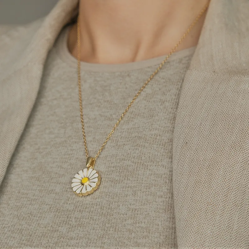 Personalized Daisy Flower necklace with Name Charm