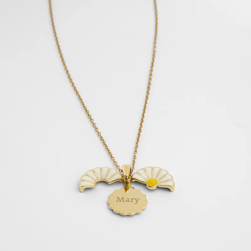 Personalized Daisy Flower necklace with Name Charm