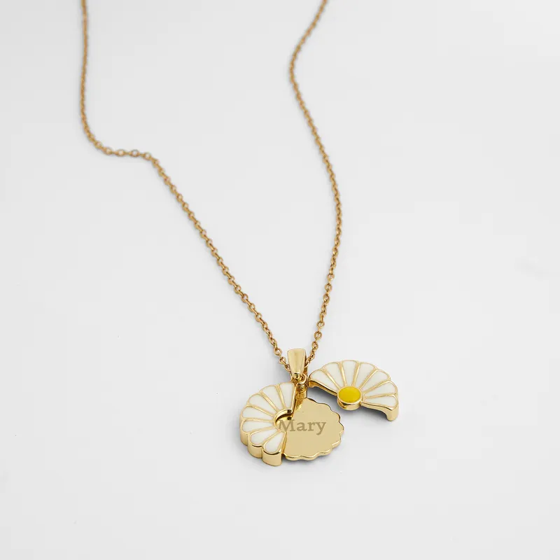 Personalized Daisy Flower necklace with Name Charm