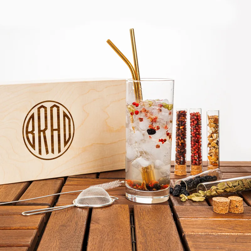 Personalized Gin Set with Wooden Box with Monogram Design