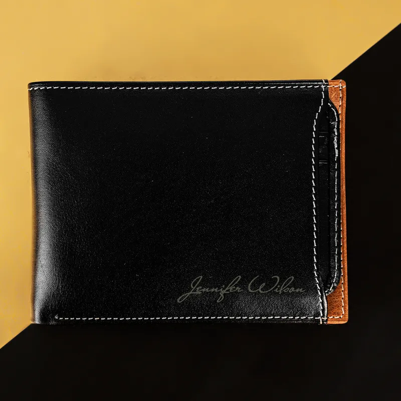 Personalized Leather Wallet with Signature Style and Cardholder