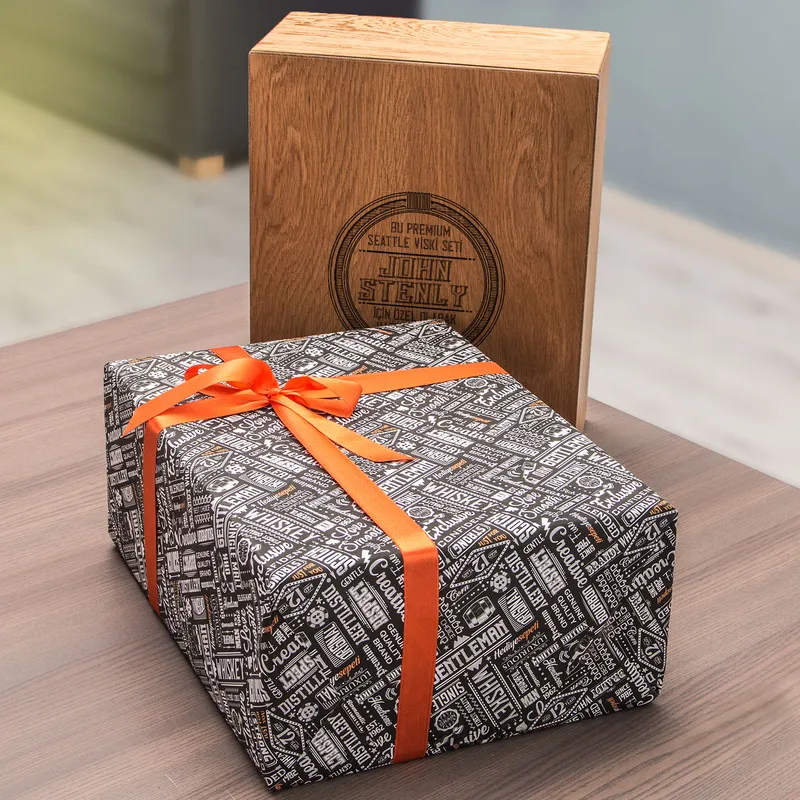 Personalized Seattle Whiskey Set with Wooden Box