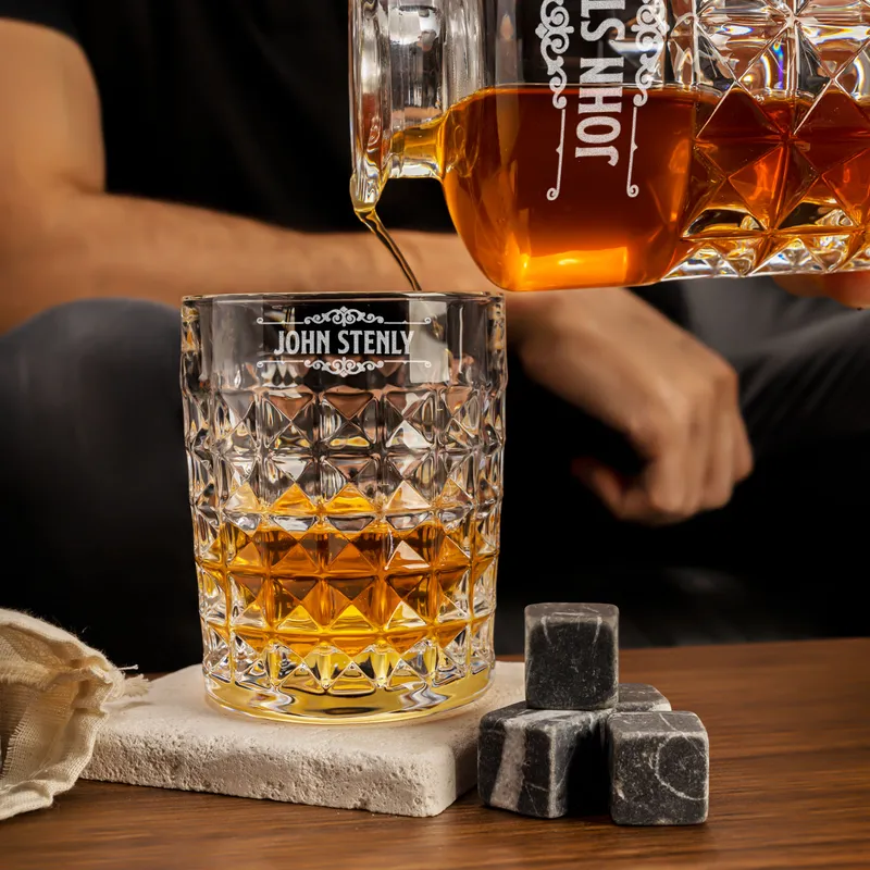 Personalized Seattle Whiskey Set with Wooden Box