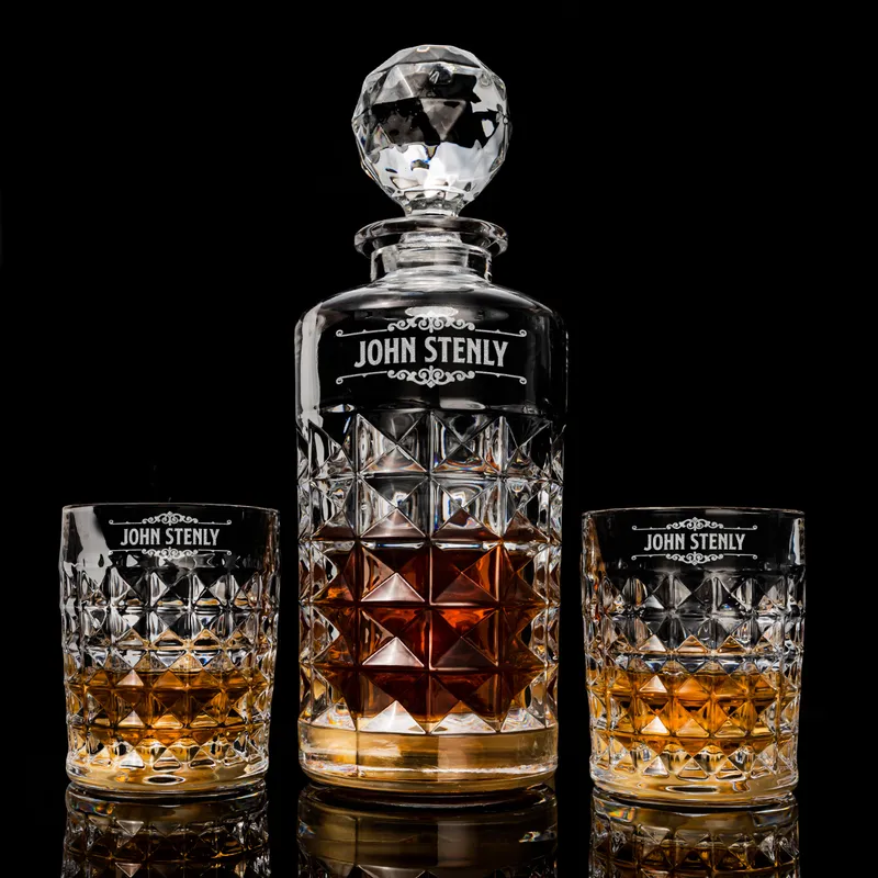 Personalized Seattle Whiskey Set with Wooden Box