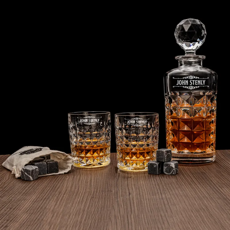 Personalized Seattle Whiskey Set with Wooden Box