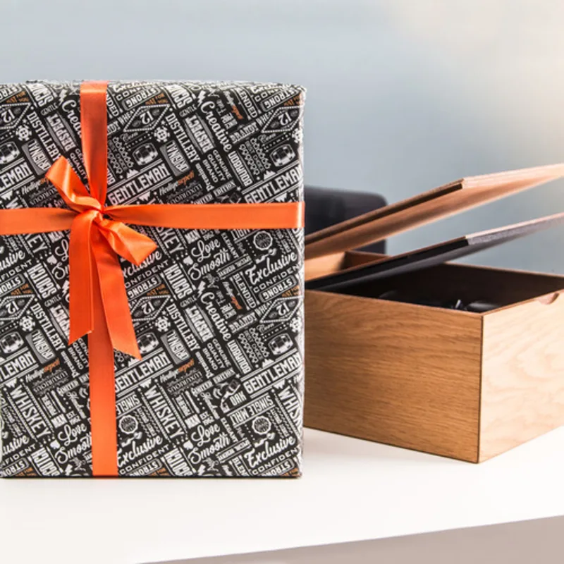 Personalized Seattle Whiskey Set with Wooden Box