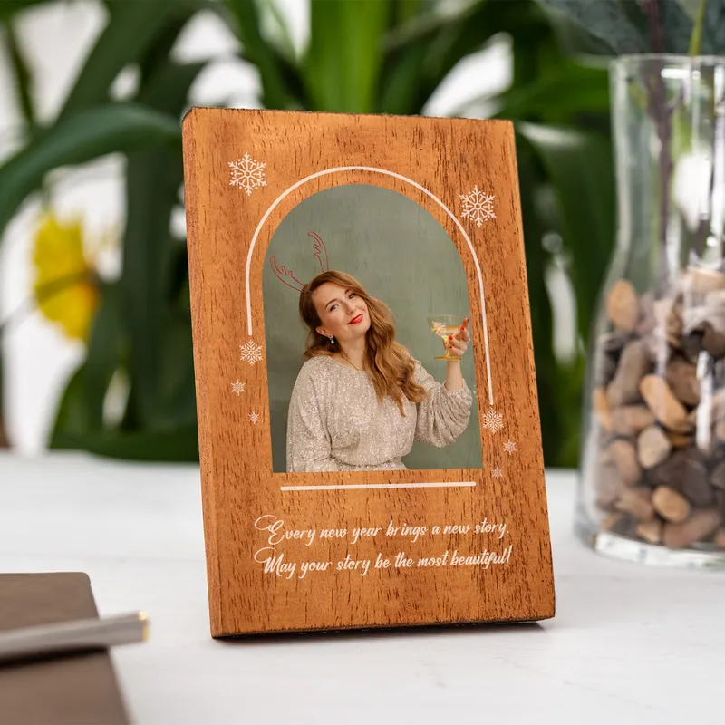 Personalized Snowflake Wooden Photo Frame for New Year's Keepsake