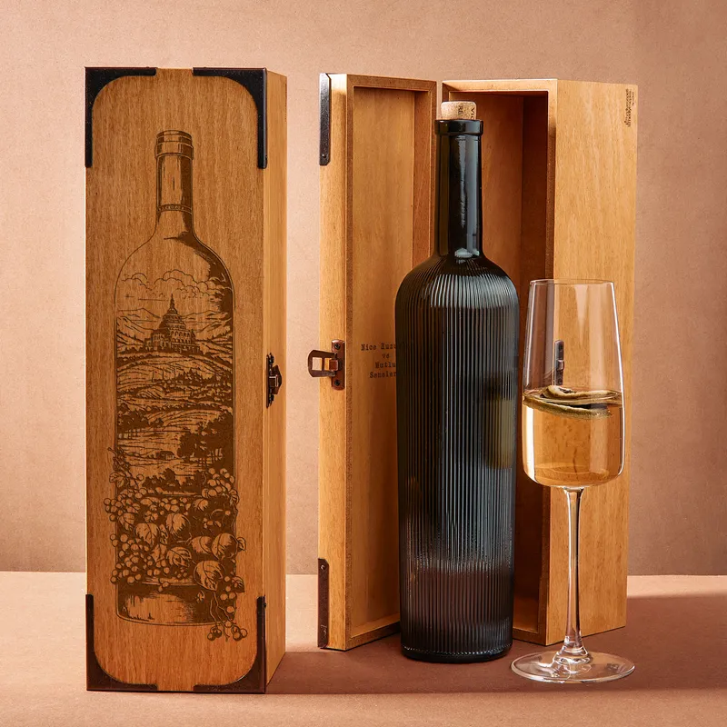 Personalised Vineyard Design Wine Box with Custom Message