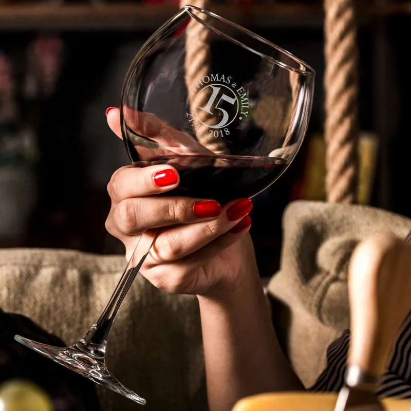 Personalised Engraved Wine Glasses for Anniversaries and Valentine's Day