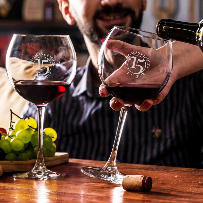 Personalised Engraved Wine Glasses for Anniversaries and Valentine's Day
