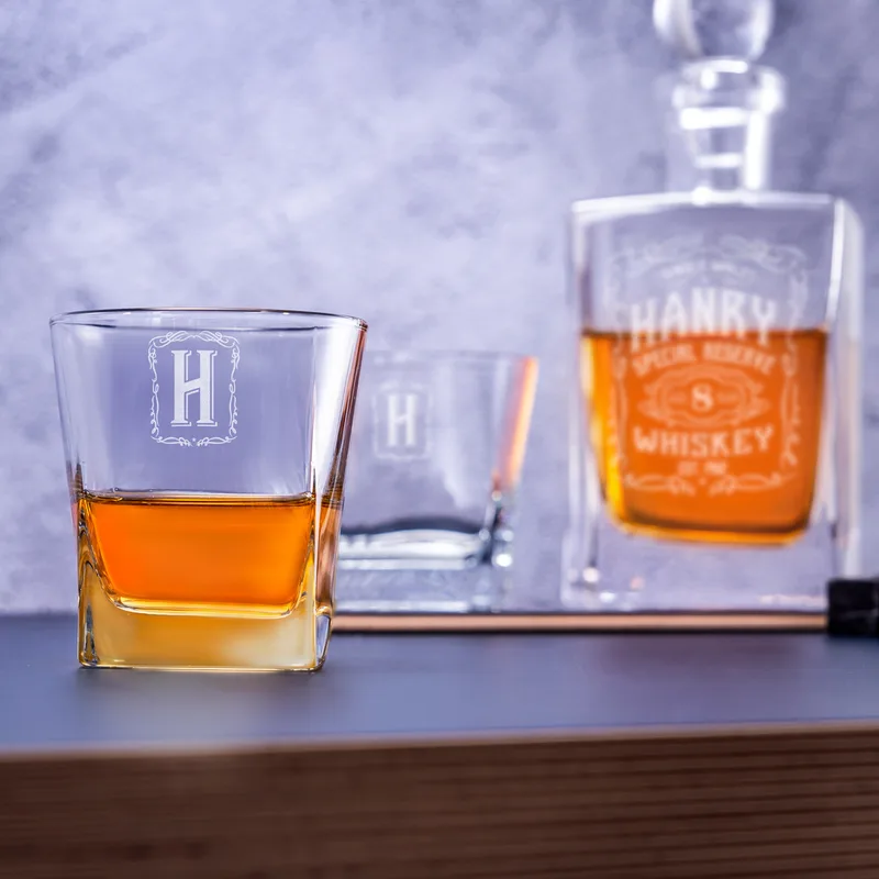 Retro Design Personalized Whiskey Set in Wooden Box