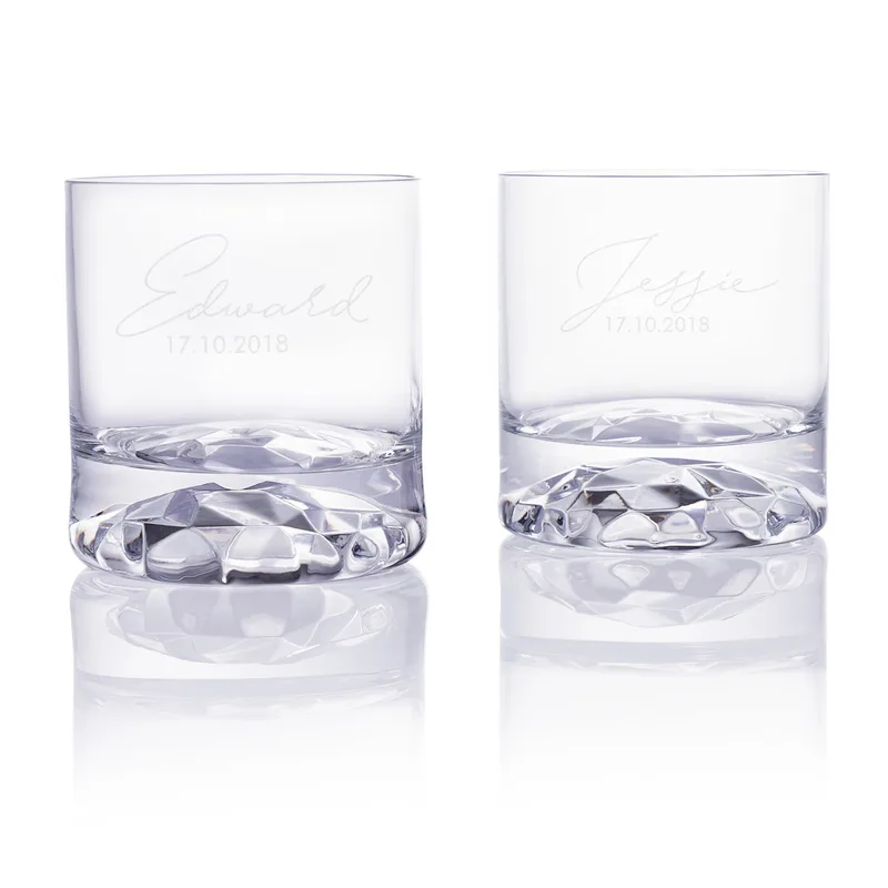 Signature Design 2 Piece Chicago Whiskey Glasses Set in Wooden Box