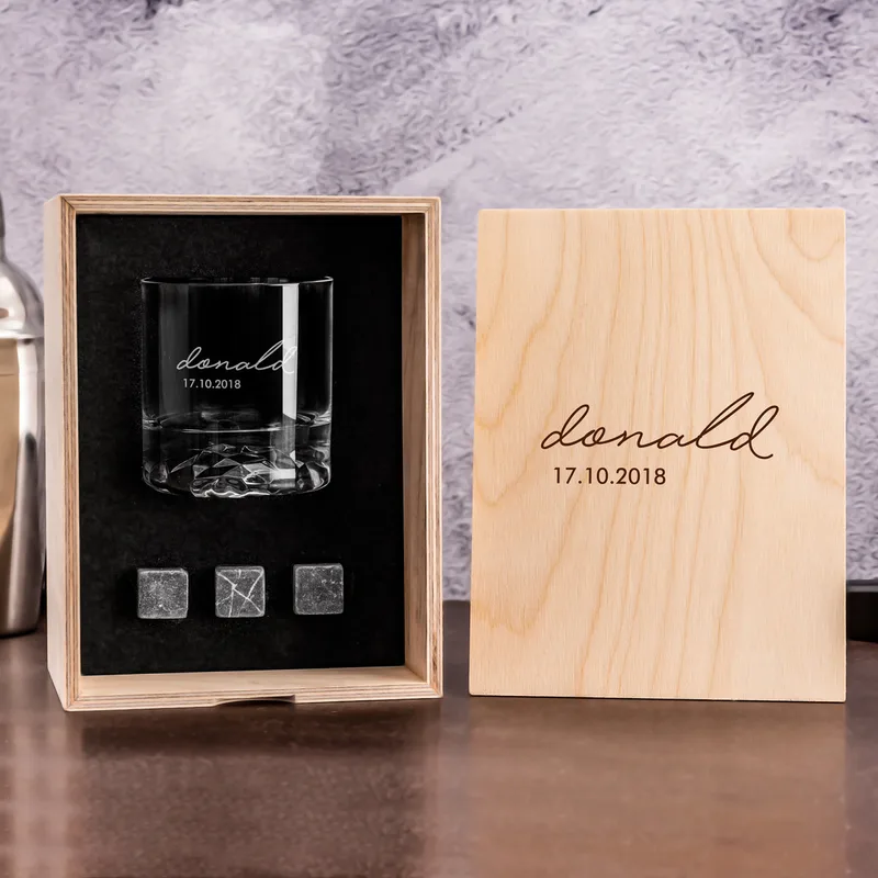 Signature Design Chicago Whiskey Glasses Set in Wooden Box