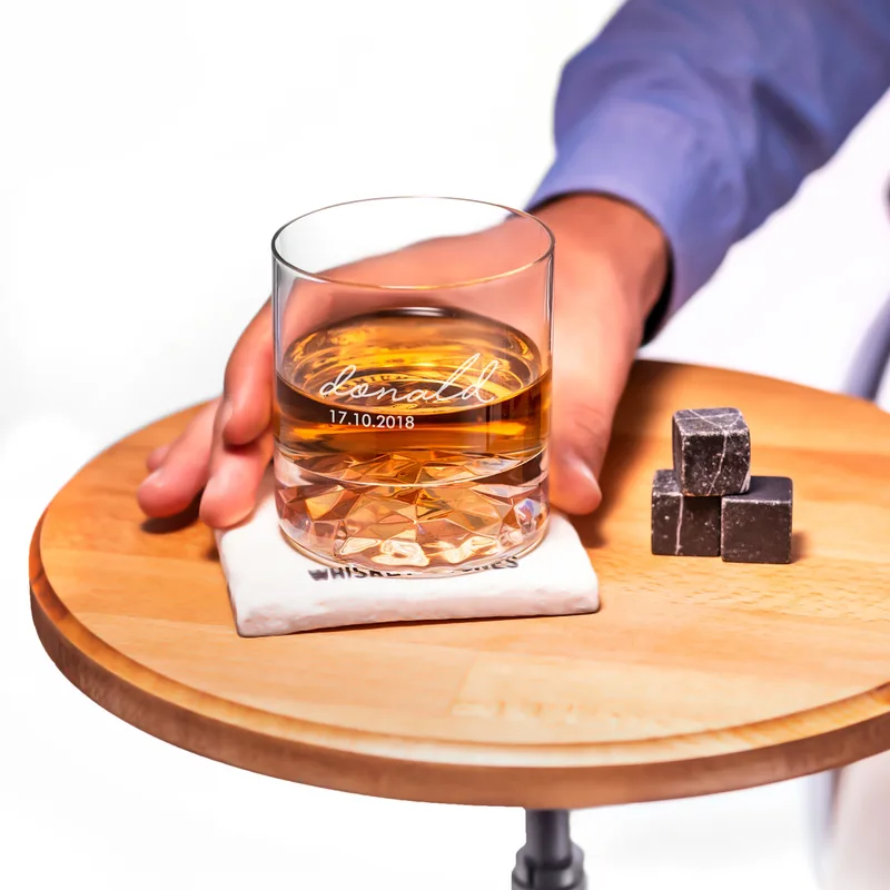 Signature Design Chicago Whiskey Glasses Set in Wooden Box