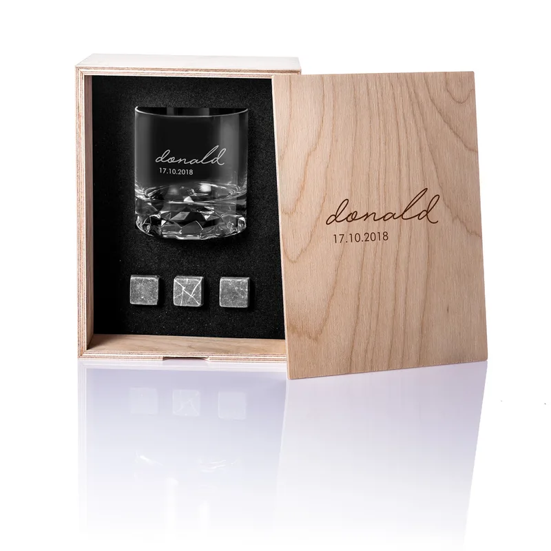 Signature Design Chicago Whiskey Glasses Set in Wooden Box