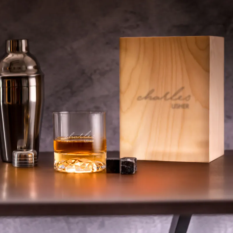 Signature Design Chicago Whiskey Glasses Set in Wooden Box