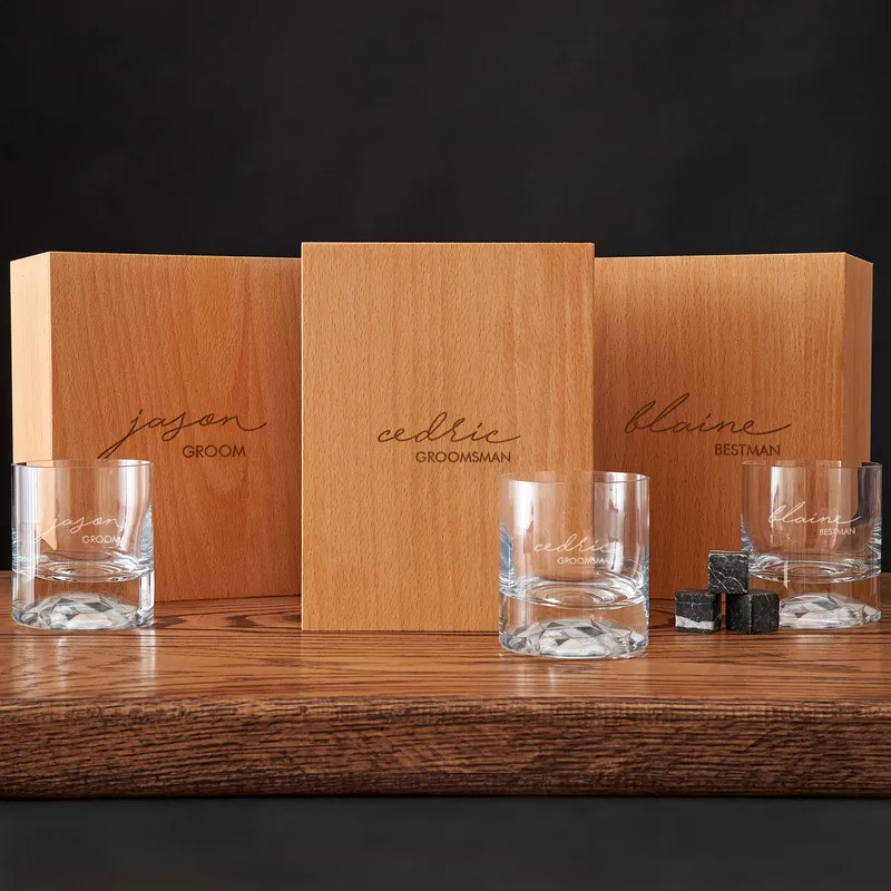 Signature Design Chicago Whiskey Glasses Set in Wooden Box
