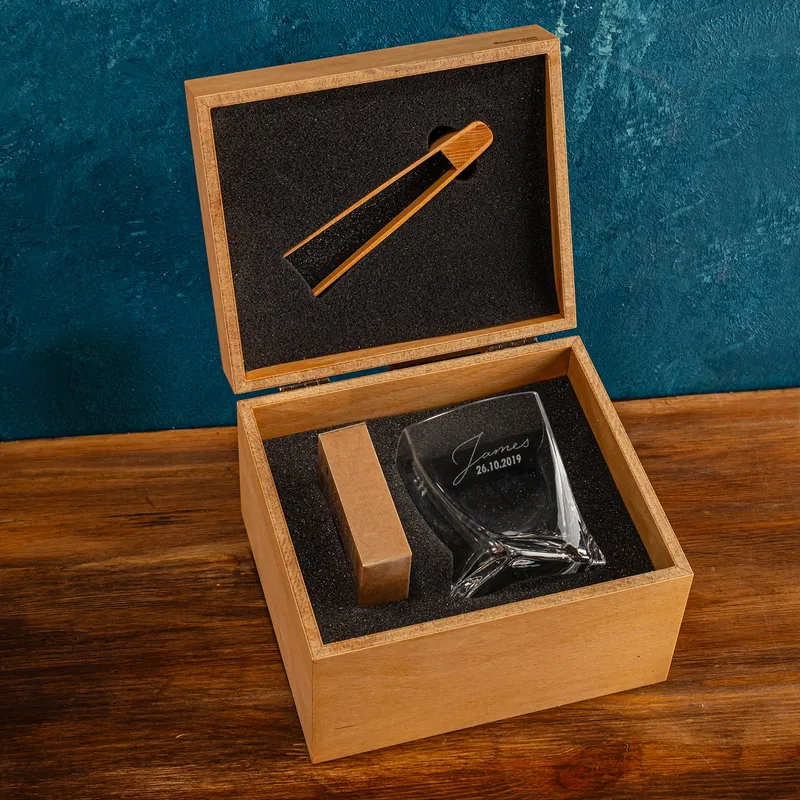 Personalised Whiskey Gift Set with Engraved Glasses