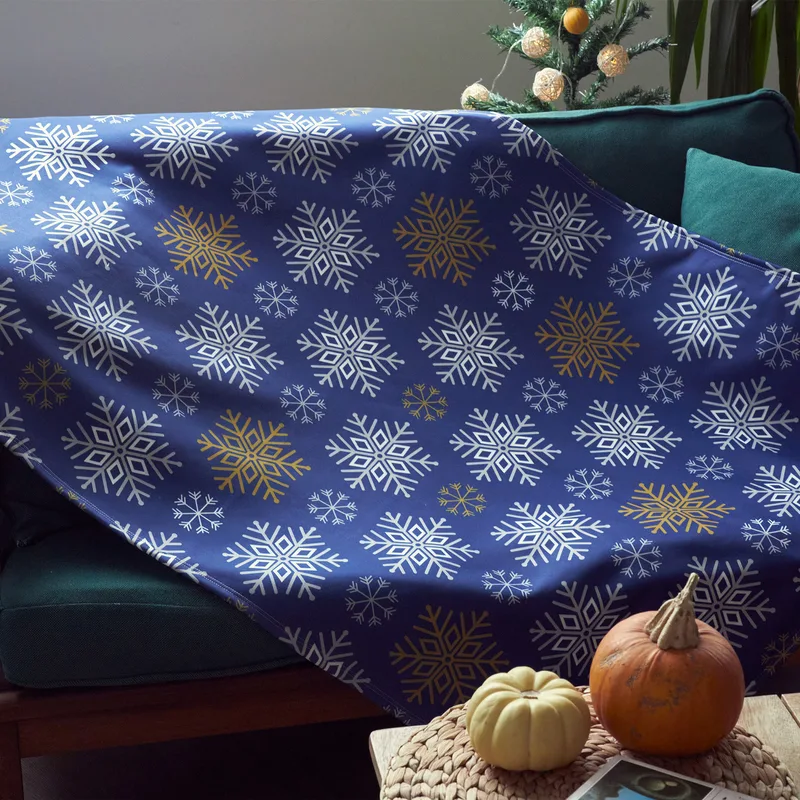 Snowflake Design Unisex TV Blanket for Cosy Comfort
