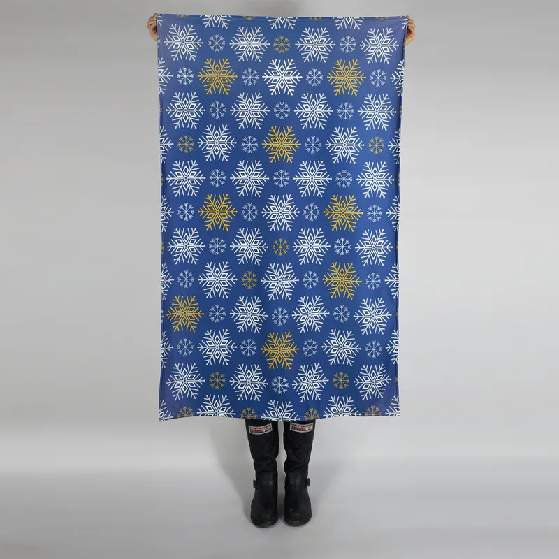 Snowflake Design Unisex TV Blanket for Cosy Comfort