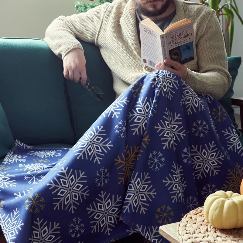 Snowflake Design Unisex TV Blanket for Cosy Comfort