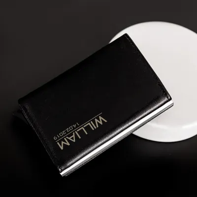 Automatic Wallet with Minimalist Design and Personalized Name and Date