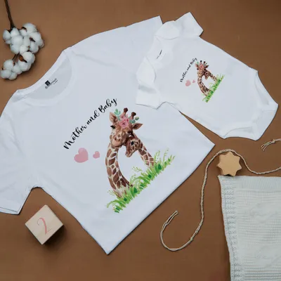 Cute Mommy and Baby Giraffes Designed T-shirt Body Combination