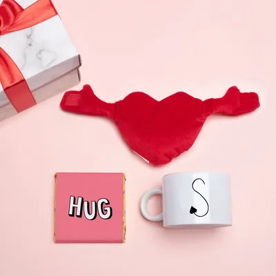 Hug Concept Gift Box