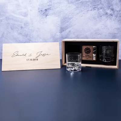 Signature Design 2 Piece Chicago Whiskey Glasses Set in Wooden Box